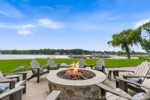 694 Bayshore Dr, Holland, MI 49424 - Photo 3