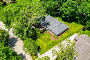 5097 Collington Dr, Troy, MI 48098 - Photo 5