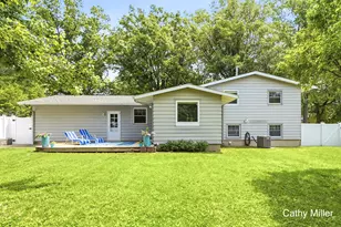 2223 Rosewood Ave SE, Grand Rapids, MI 49506 - Photo 3