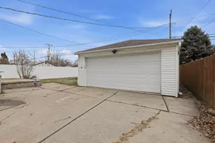11920 Cavell St, Livonia, MI 48150 - Photo 31