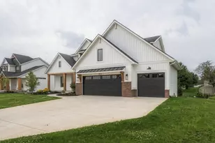 1912 Creekside Dr SW, Byron Center, MI 49315 - Photo 3