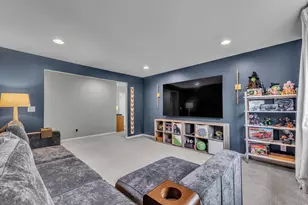 8377 Lindsey Ln, Canton, MI 48187 - Photo 37