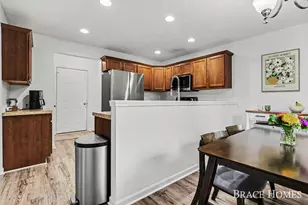 3079 Ledgestone Pl NE, Grand Rapids, MI 49525 - Photo 9