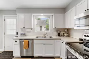 124 E 17th St, Holland, MI 49423 - Photo 15