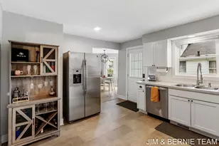 124 E 17th St, Holland, MI 49423 - Photo 13