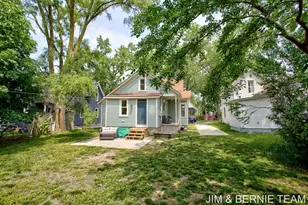 124 E 17th St, Holland, MI 49423 - Photo 35