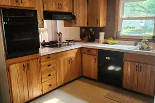 1453 Yeomans St, Ionia, MI 48846 - Photo 5