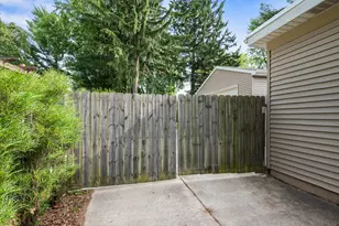 2053 7th St NW, Grand Rapids, MI 49504 - Photo 29