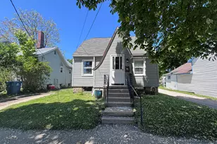 286 3rd St, Manistee, MI 49660 - Photo 1