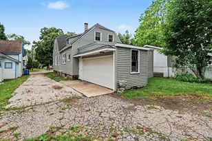 286 3rd St, Manistee, MI 49660 - Photo 23