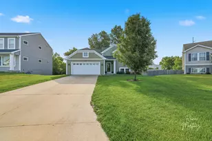 1037 Sunfield Dr, Holland, MI 49424 - Photo 3