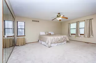 6718 Forest Park Dr, Troy, MI 48098 - Photo 23