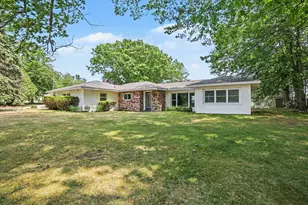 1358 N Lakeshore Dr, Ludington, MI 49431 - Photo 1
