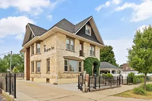 424 Huron St, South Haven, MI 49090 - Photo 3