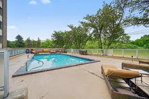1050 Wall St, Ann Arbor, MI 48105 - Photo 25