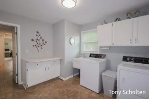 7537 Woodside Dr, Hudsonville, MI 49426 - Photo 13