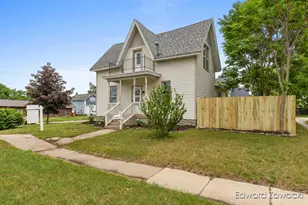 404 S Bridge St, Belding, MI 48809 - Photo 5