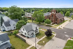 404 S Bridge St, Belding, MI 48809 - Photo 33