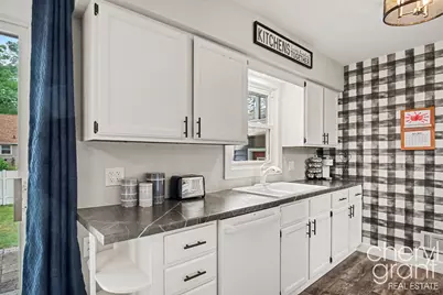 4631 Carrick Avenue SE, Grand Rapids, MI 49508 - Photo 9