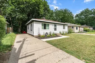 1944 Oakcliff Dr NE, Grand Rapids, MI 49525 - Photo 3