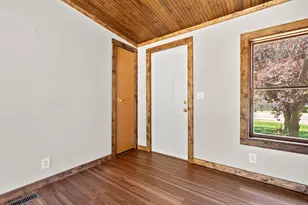 529 Riverside Dr, Battle Creek, MI 49015 - Photo 3