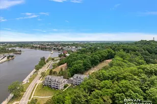 810 S Harbor Dr, Grand Haven, MI 49417 - Photo 3