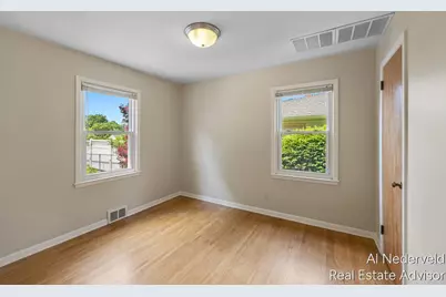303 Wallinwood Avenue NE, Grand Rapids, MI 49503 - Photo 17