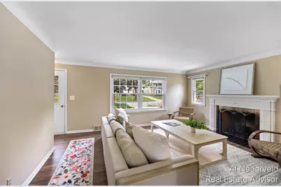 303 Wallinwood Avenue NE, Grand Rapids, MI 49503 - Photo 5