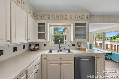 303 Wallinwood Avenue NE, Grand Rapids, MI 49503 - Photo 11
