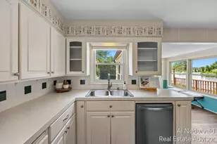 303 Wallinwood Ave NE, Grand Rapids, MI 49503 - Photo 11