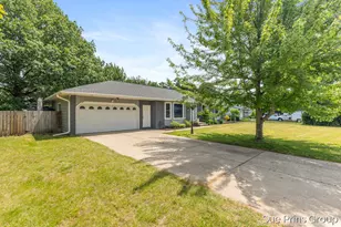 7354 S Garden Ct, Jenison, MI 49428 - Photo 3
