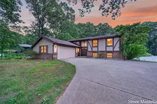 18746 N Fruitport Rd, Spring Lake, MI 49456 - Photo 3