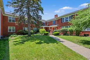 27653 W Echo Valley W, Farmington Hills, MI 48334 - Photo 3