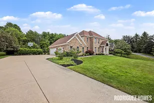 2246 Cascade Lakes Circle SE, Grand Rapids, MI 49546 - Photo 3