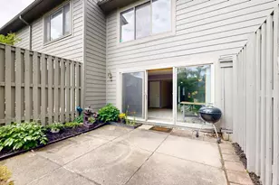 718 Peninsula Ct, Ann Arbor, MI 48105 - Photo 9