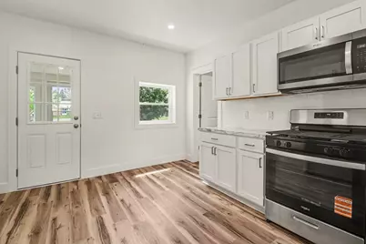 311 N Lavinia Street, Ludington, MI 49431 - Photo 9