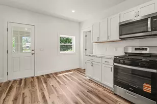 311 N Lavinia St, Ludington, MI 49431 - Photo 9