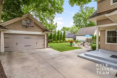 964 Pinecrest Avenue SE, East Grand Rapids, MI 49506 - Photo 47