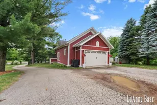 273 W Division St NE, Rockford, MI 49341 - Photo 51