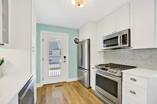 514 Edgell St, South Haven, MI 49090 - Photo 9