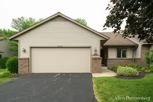 1946 Lakeview Dr, Zeeland, MI 49464 - Photo 3