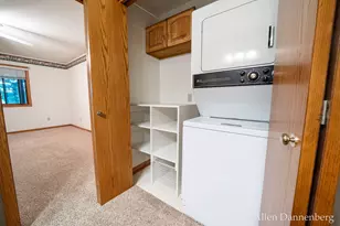 1946 Lakeview Dr, Zeeland, MI 49464 - Photo 27