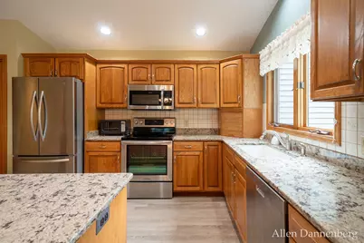 1946 Lakeview Drive, Zeeland, MI 49464 - Photo 17