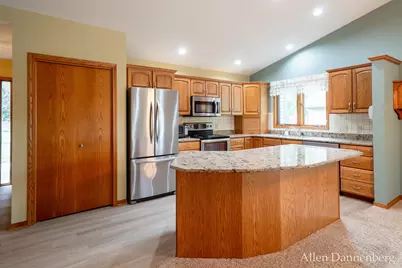 1946 Lakeview Drive, Zeeland, MI 49464 - Photo 15