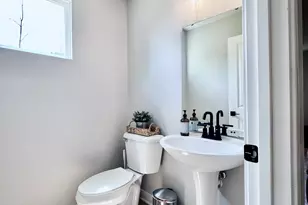 700 Machnik Dr, Chelsea, MI 48118 - Photo 5