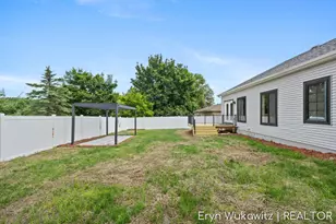 409 6 Mile Rd NW, Comstock Park, MI 49321 - Photo 9