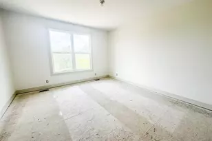 8305 Eagle Peak Dr, Jenison, MI 49428 - Photo 7