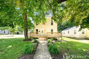 301 W Montcalm St, Greenville, MI 48838 - Photo 3