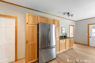 301 W Montcalm St, Greenville, MI 48838 - Photo 9