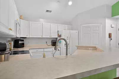 864 W Barrington Circle, Jackson, MI 49203 - Photo 3